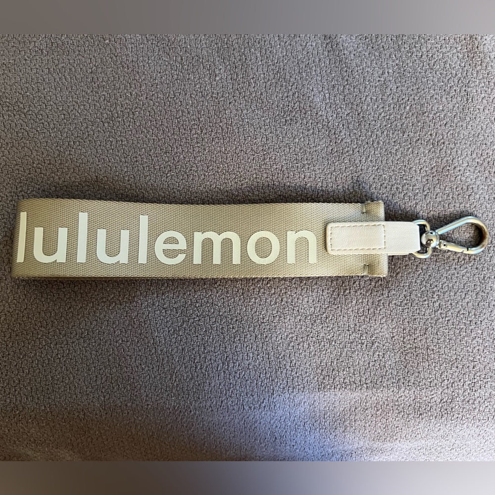 Lululemon Never Lost Keychain - White Opal